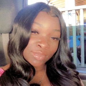 Meet your Posher, Chanelle